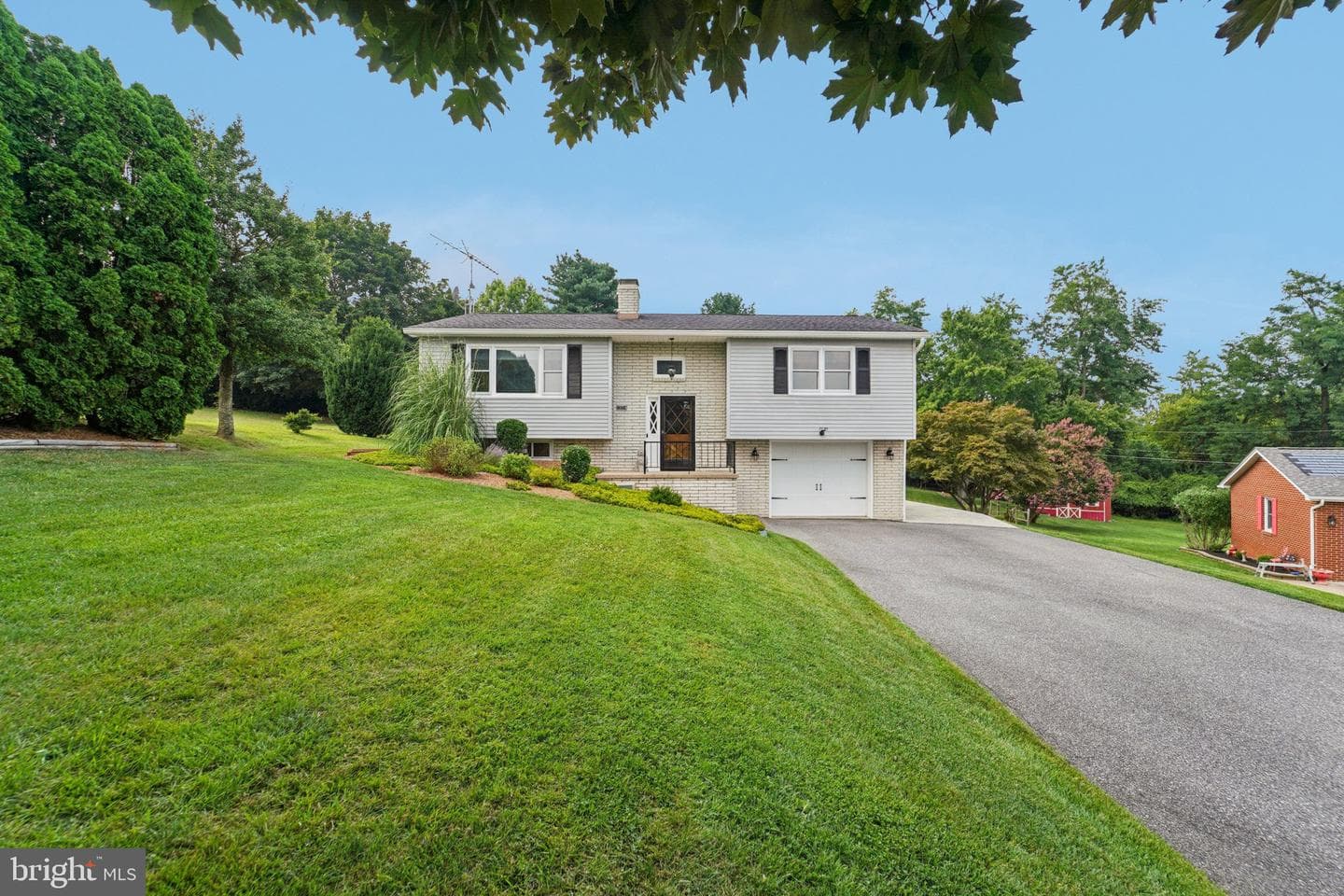 13714 Hillside Avenue photo 5