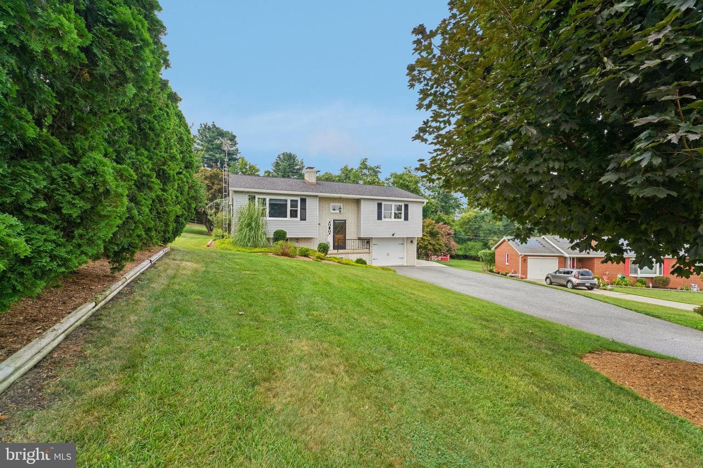 13714 Hillside Avenue photo 7