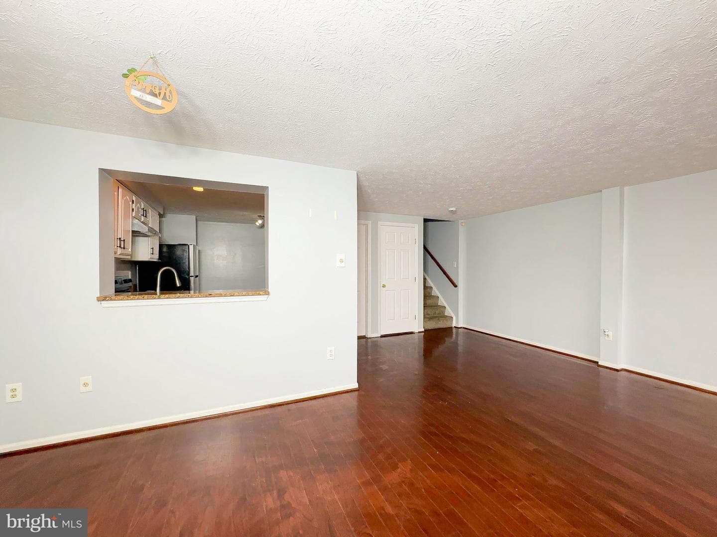 572 Cascade Way photo 4
