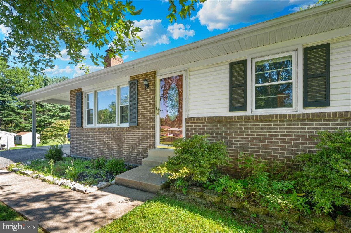 3917 Sugarloaf Drive photo 2