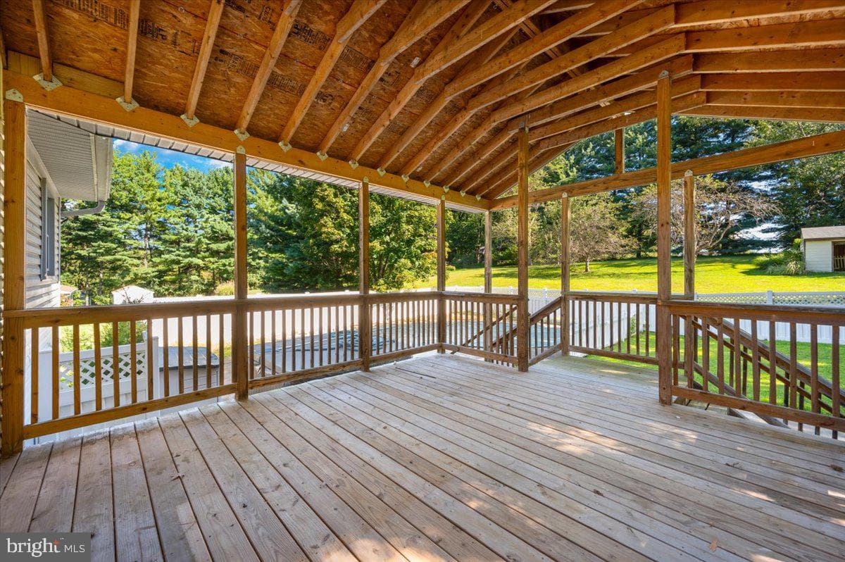 3917 Sugarloaf Drive photo 5