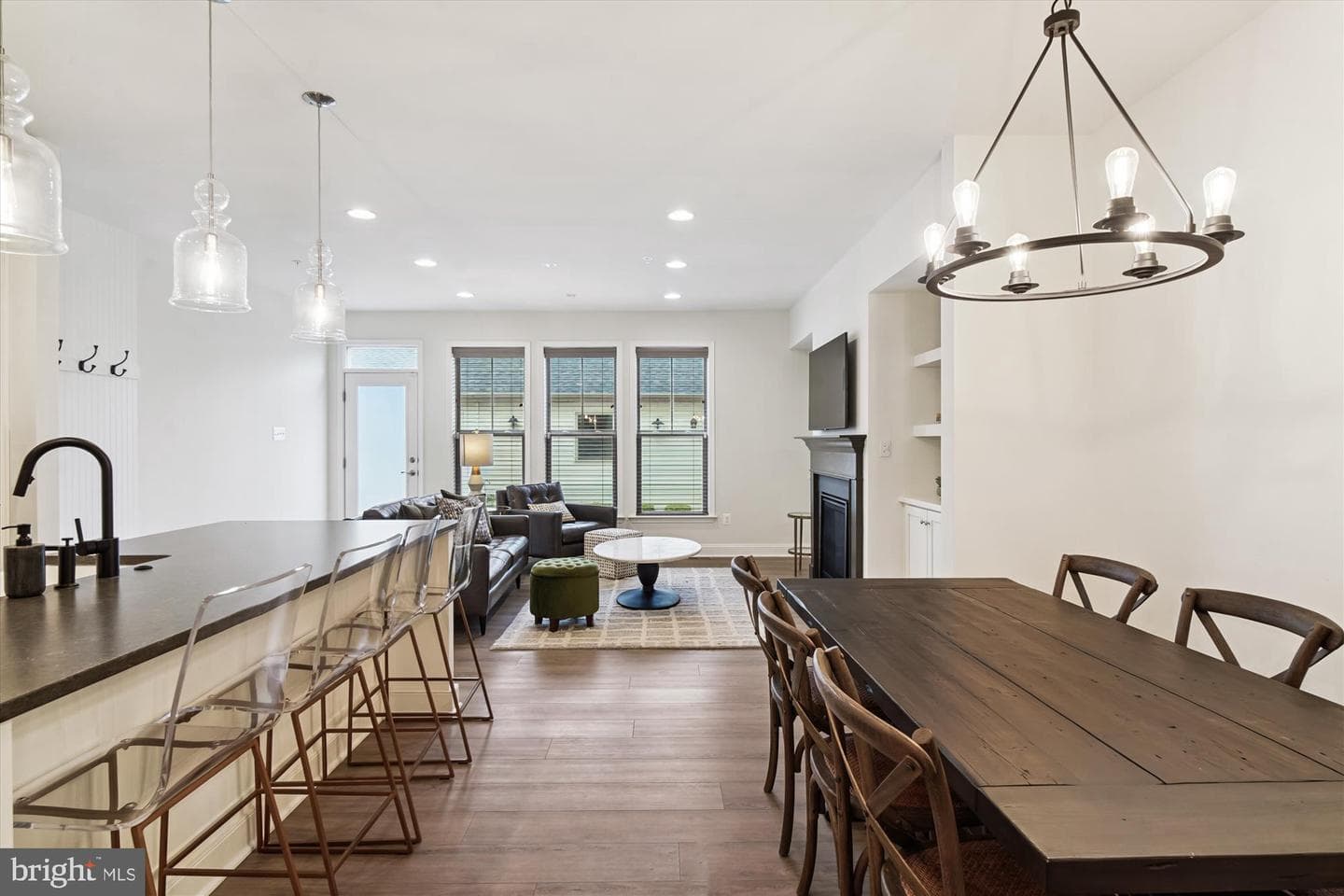 2548 Island Grove Boulevard photo 4