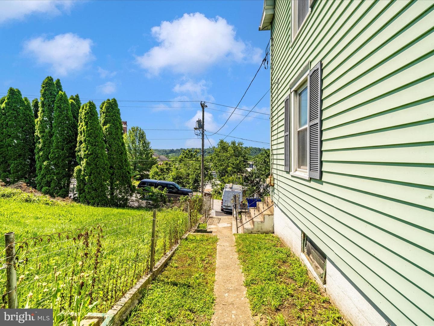7 W B Street photo 6