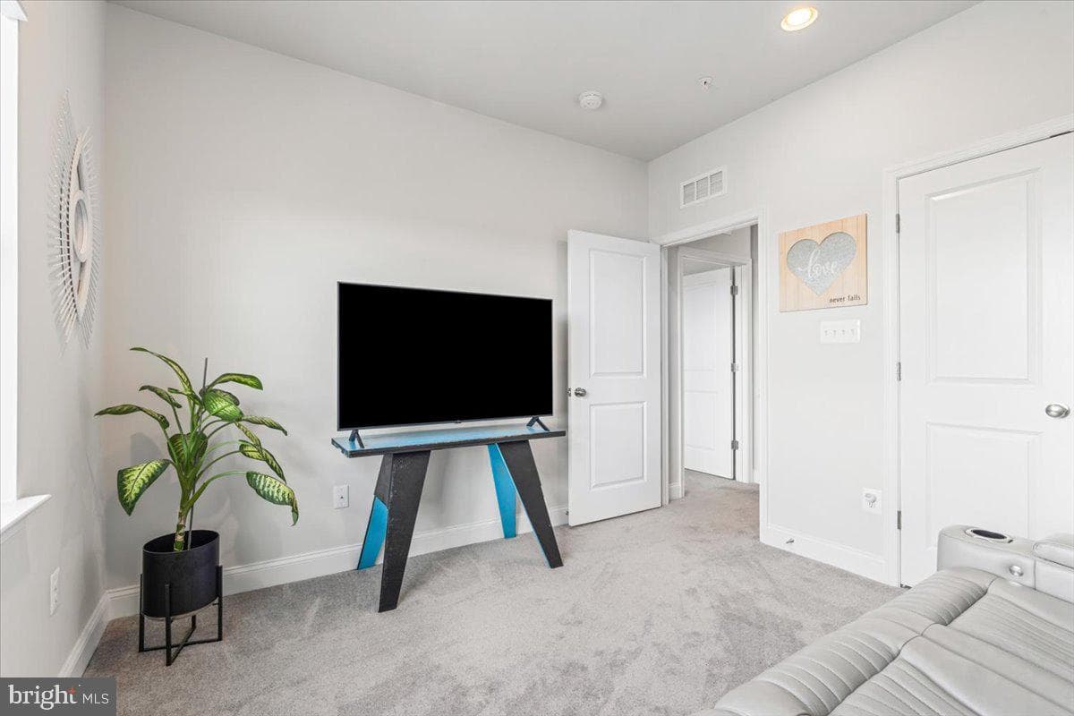 7113 Macon Street photo 28