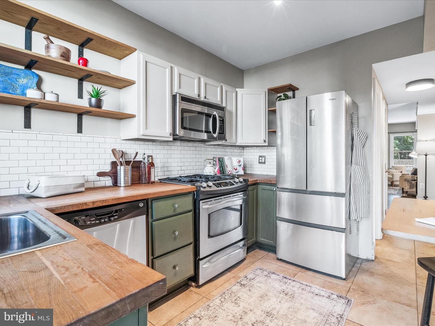 441 W South Street photo 11