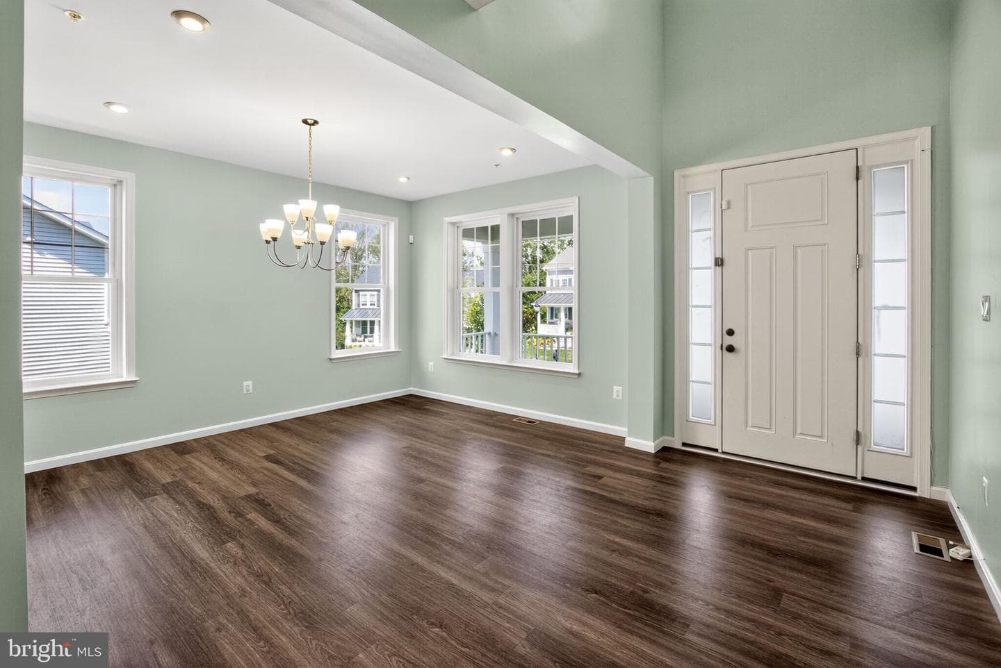 812 Kaplon Court photo 3