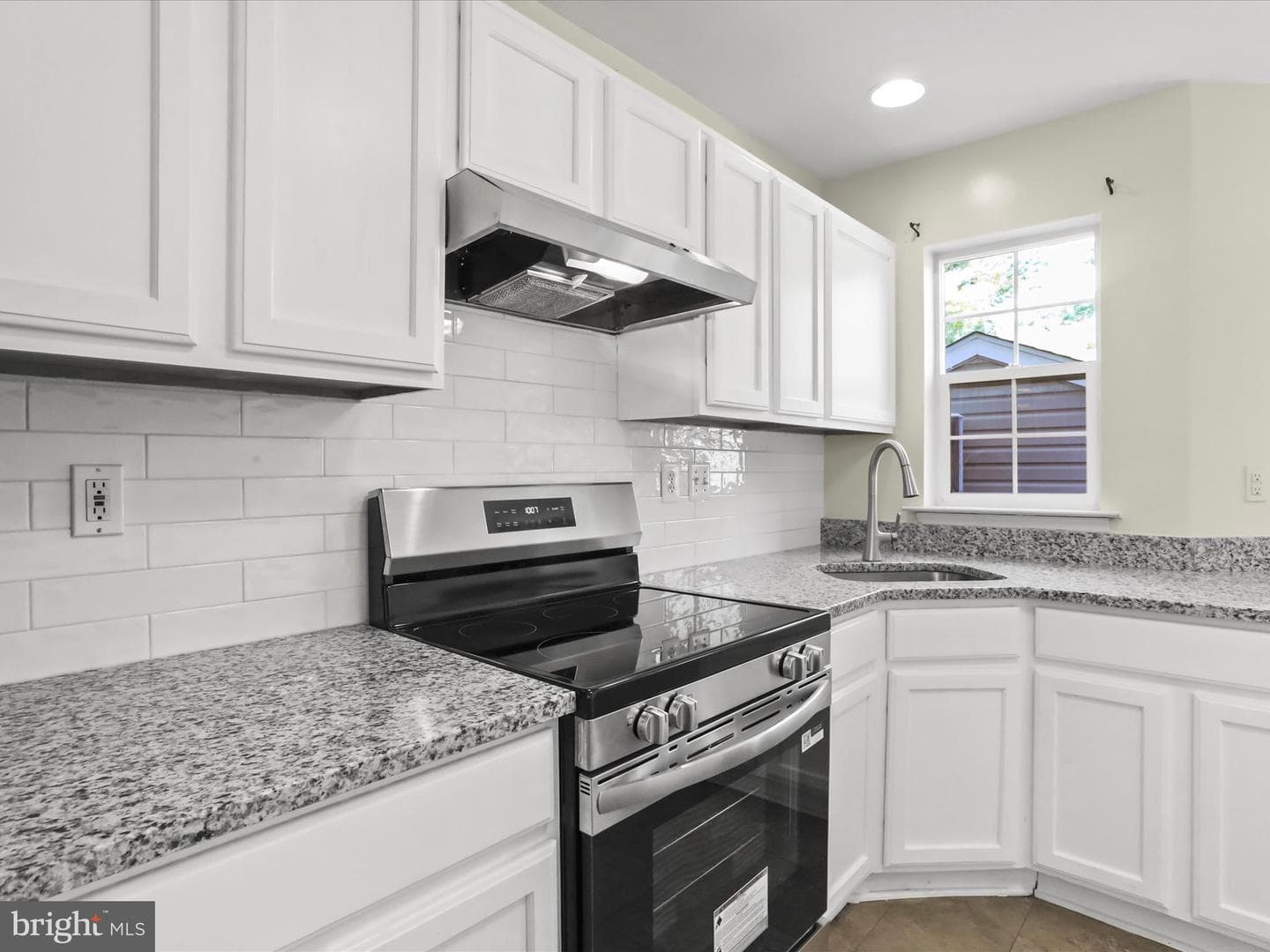 611 Hollowstone Road photo 9