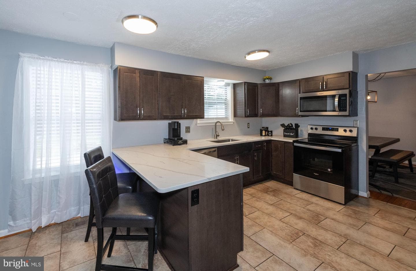 2174 Ambleside Court photo 4