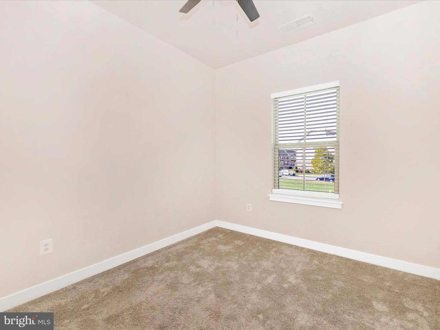 5877 Tomahawk Street photo 32