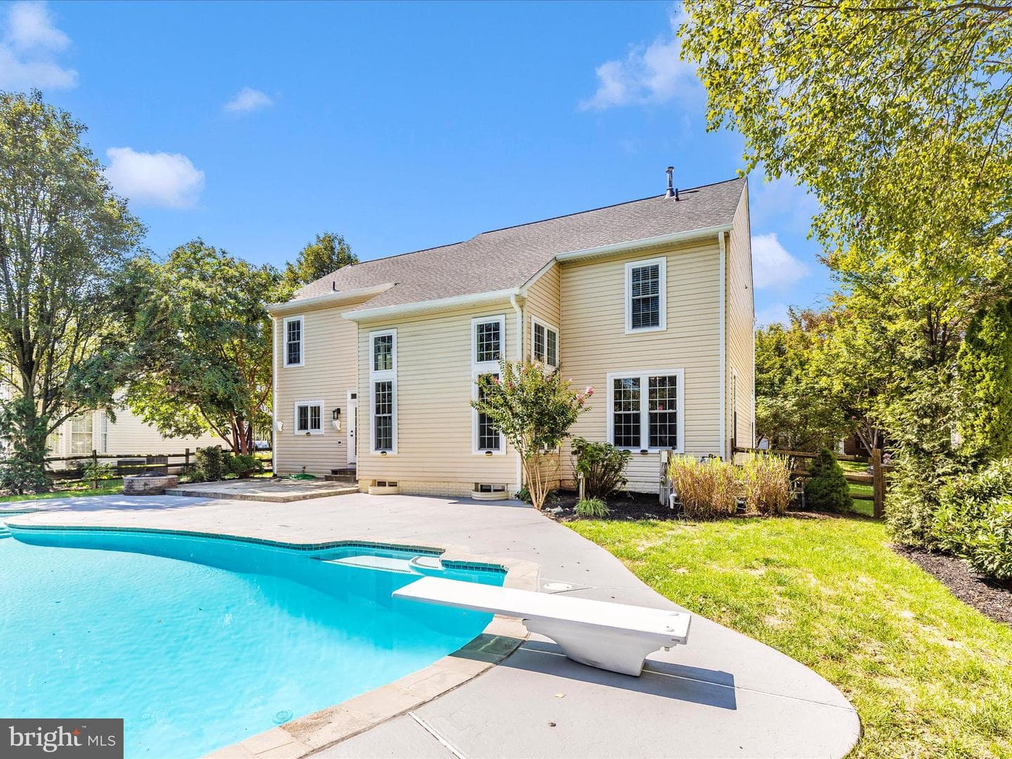1713 Dearbought Drive photo 4