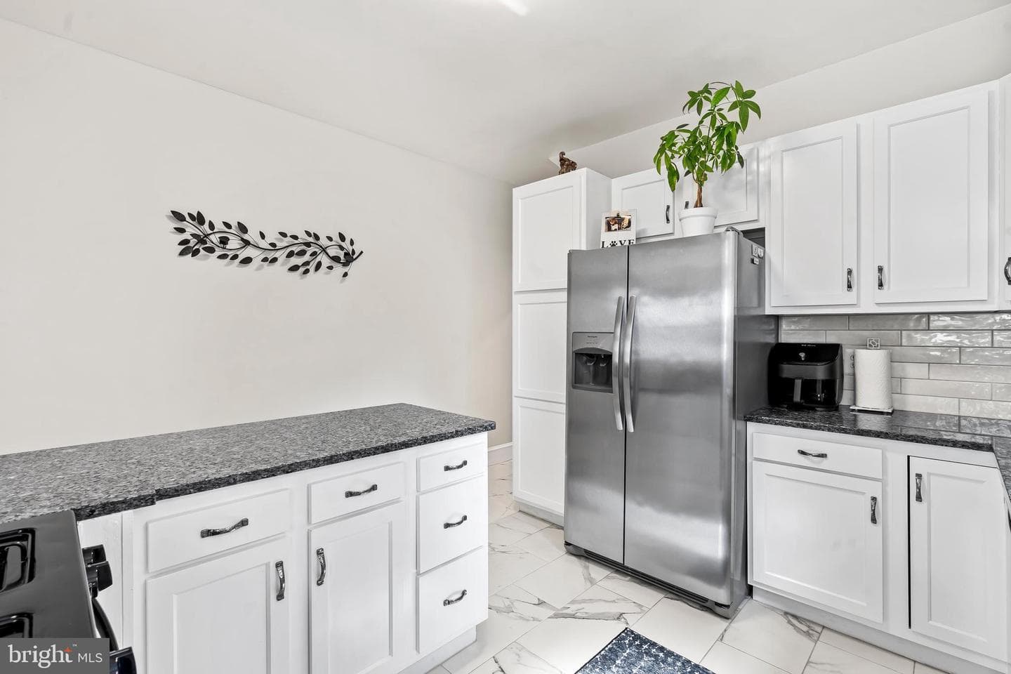 246 W 5th Street photo 14