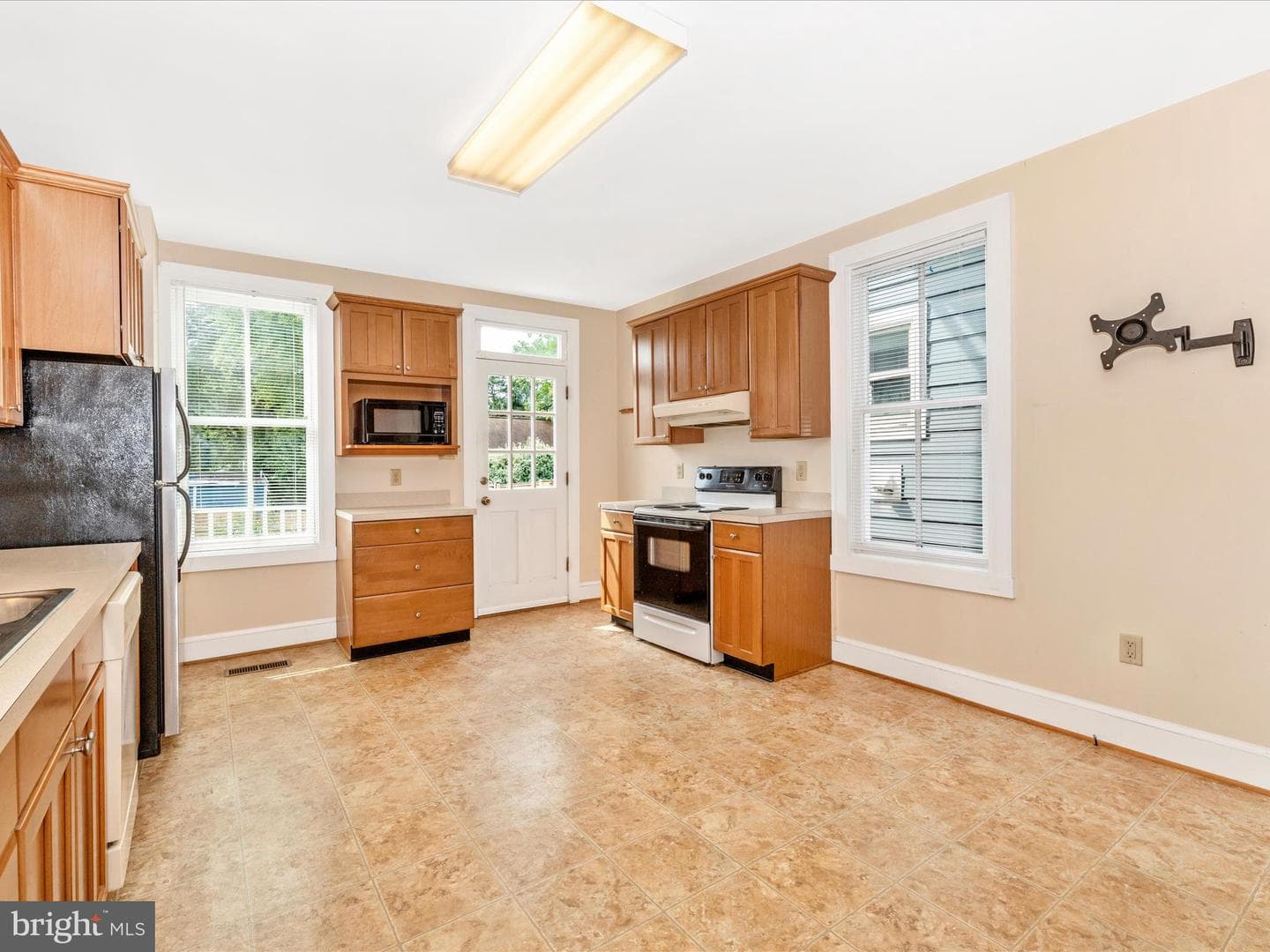 132 E 5th Street photo 14