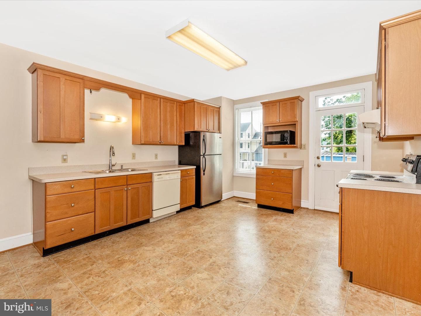 132 E 5th Street photo 16