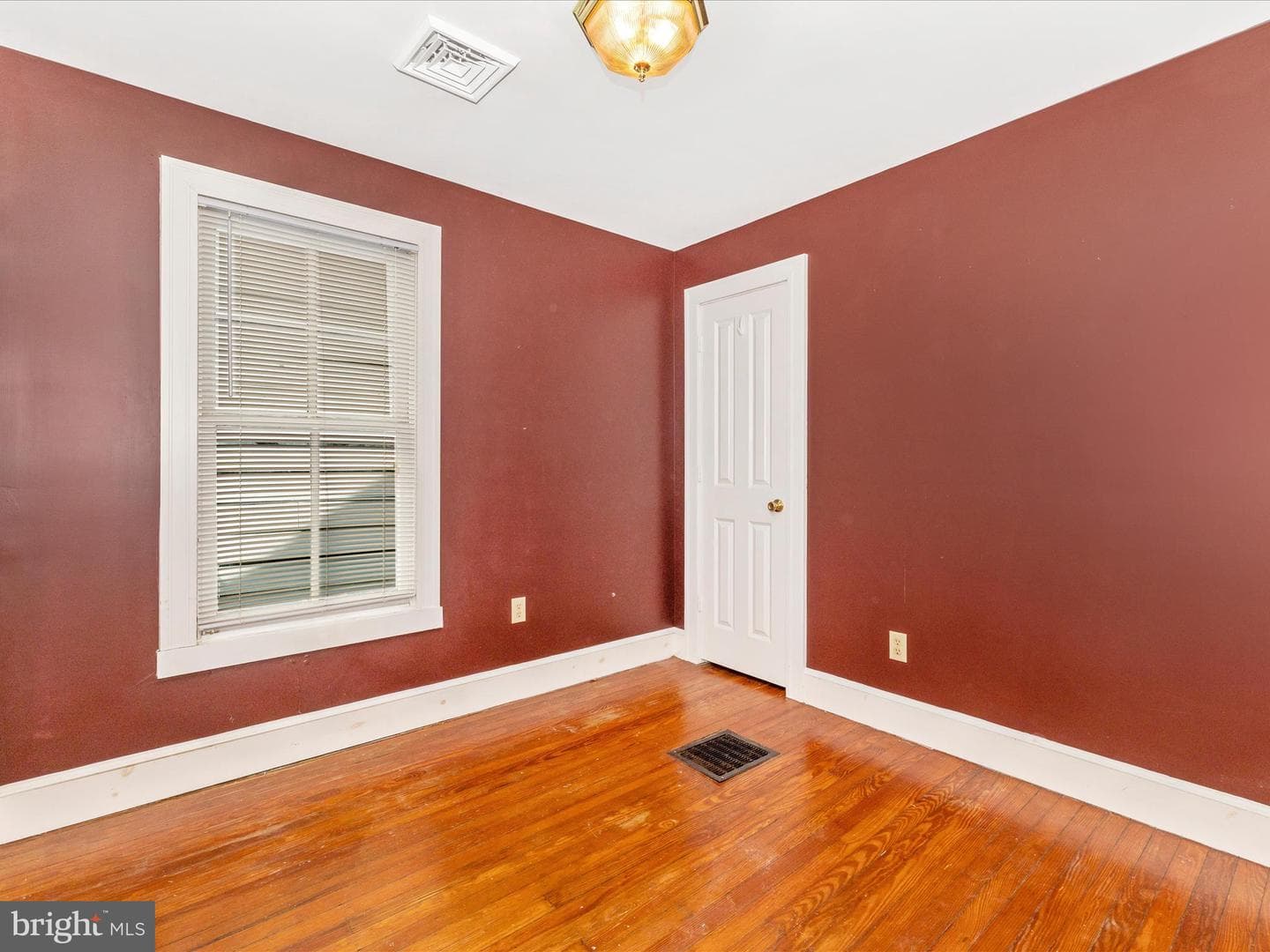 132 E 5th Street photo 28