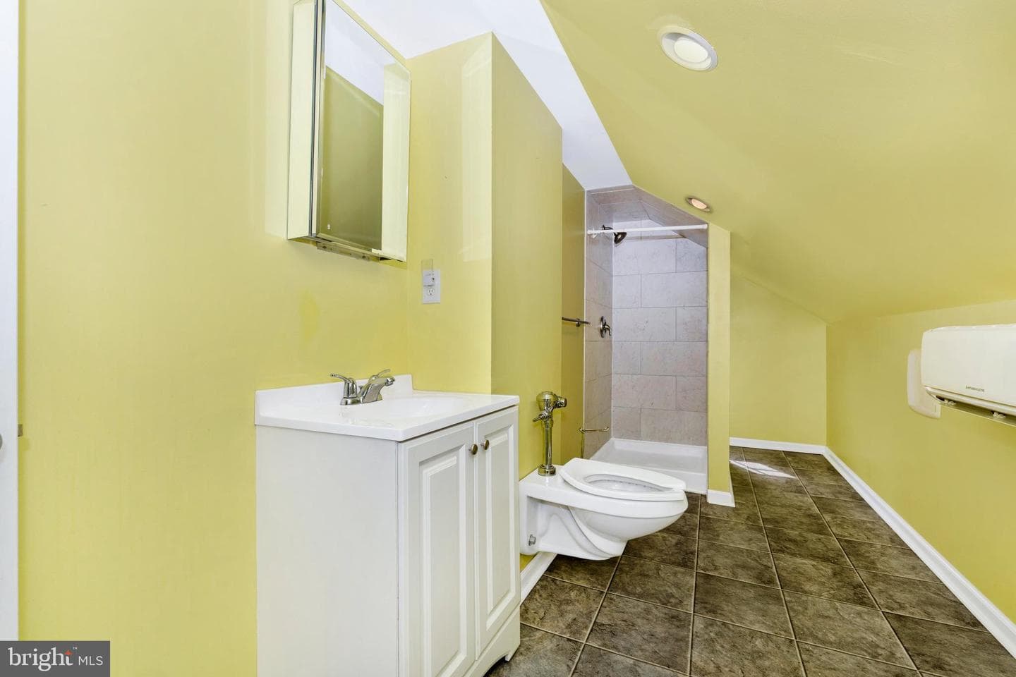 132 E 5th Street photo 37