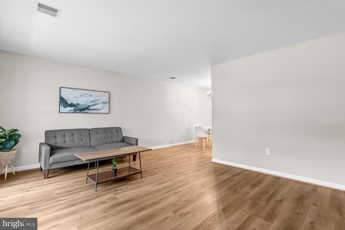1511 W 8th Street photo 4