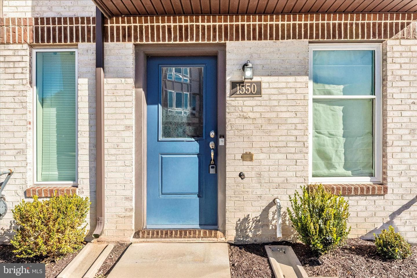 1550 Trafalgar Lane photo 2