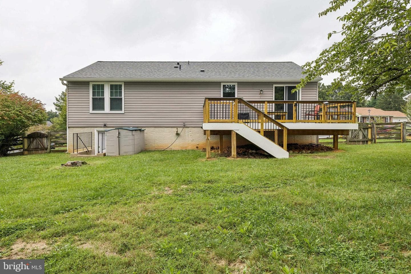105 Albany Avenue E photo 8