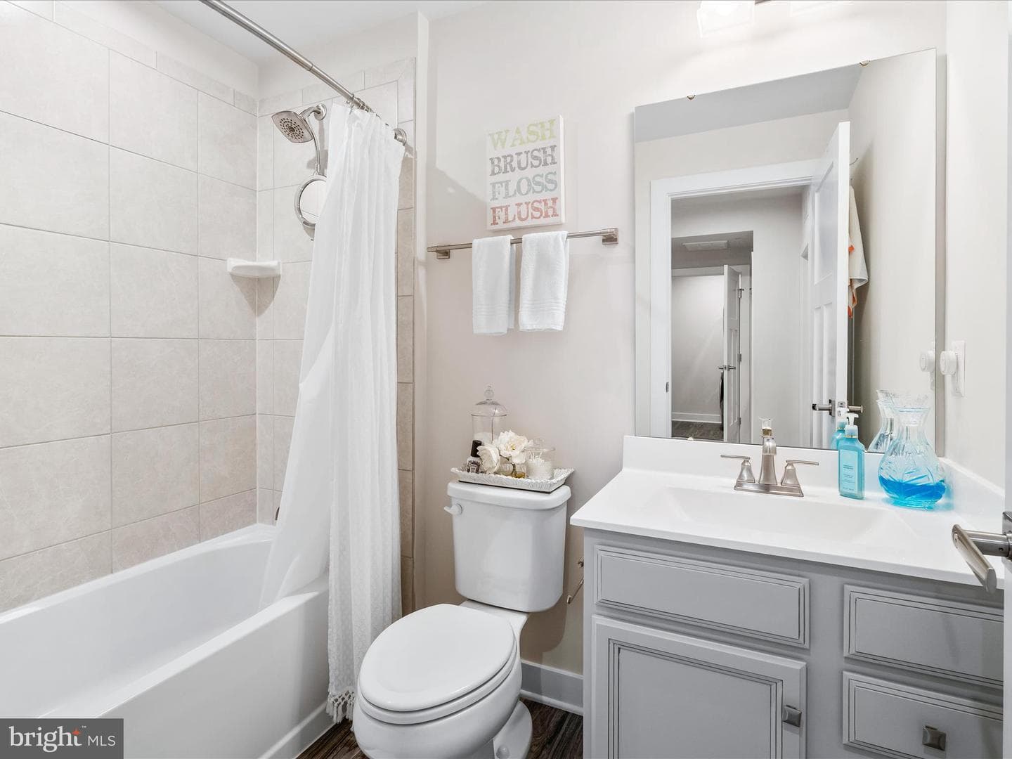 5940 Etterbeek Street photo 26
