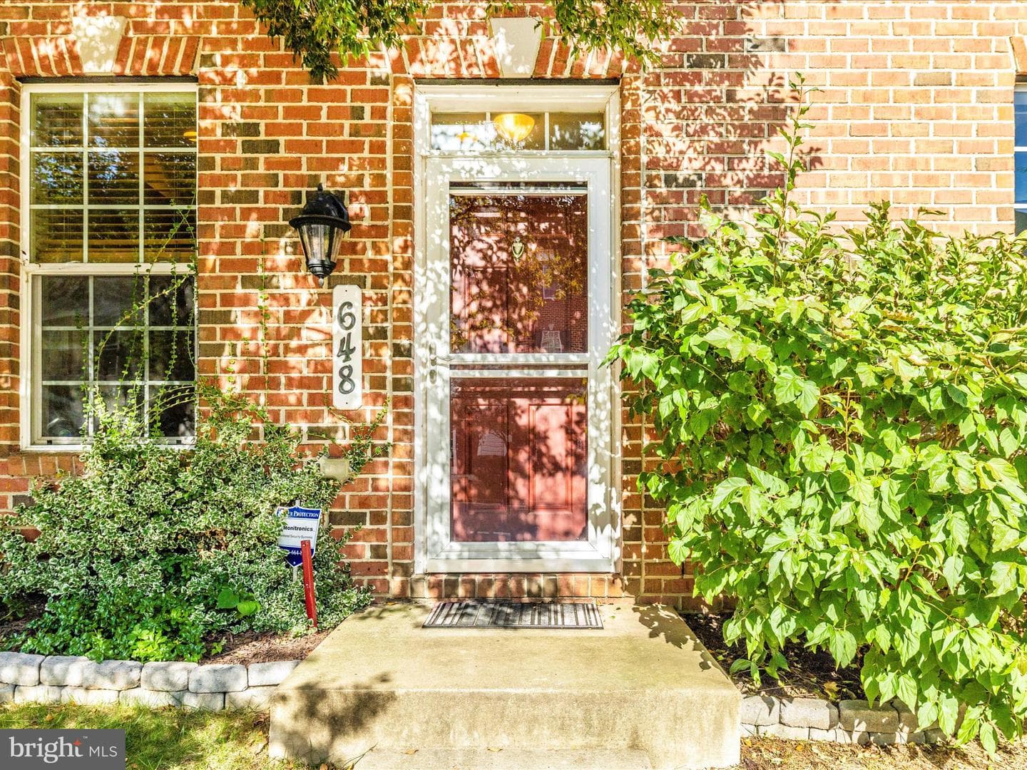 648 Tivoli Road photo 1