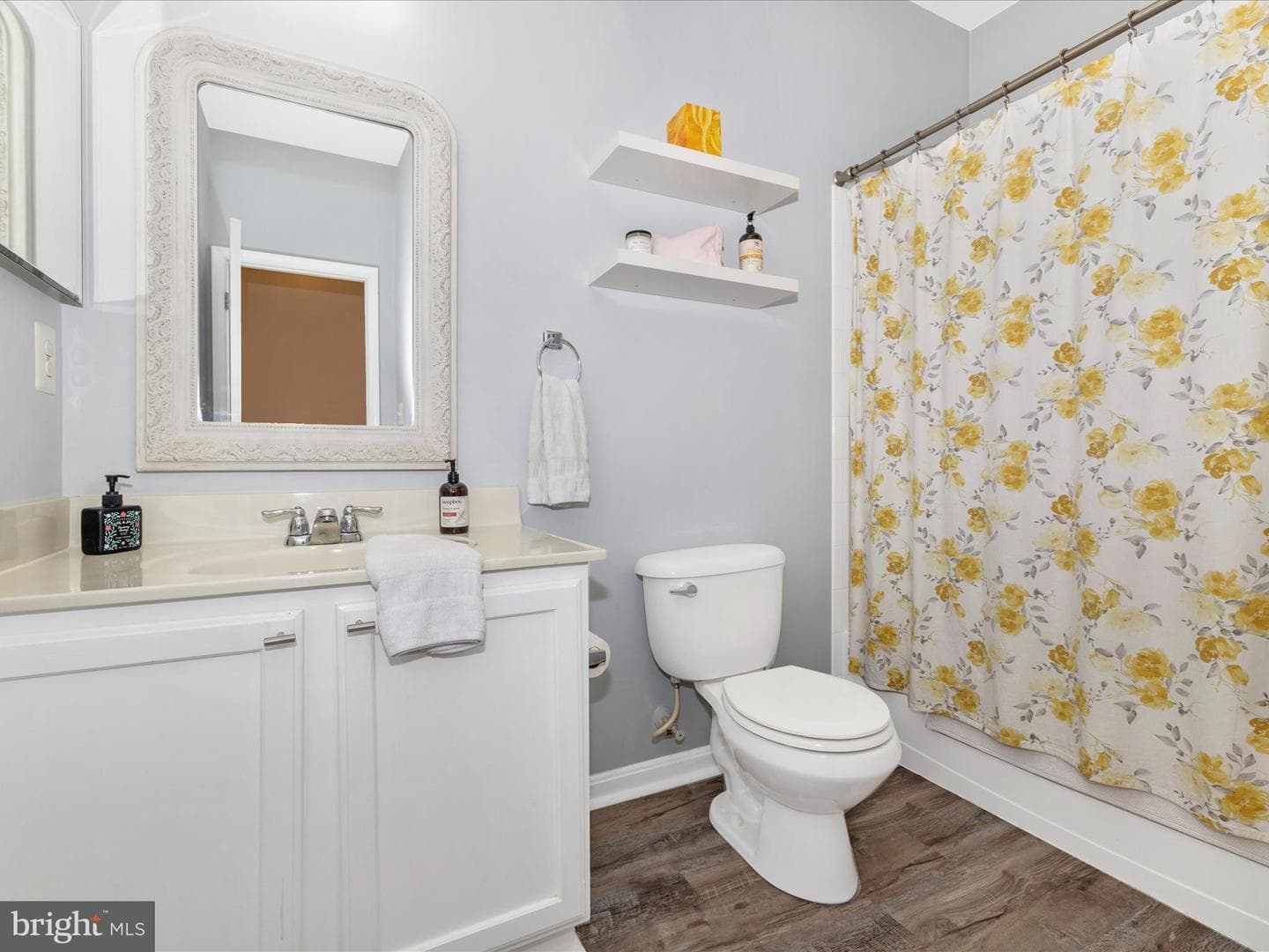 648 Tivoli Road photo 34