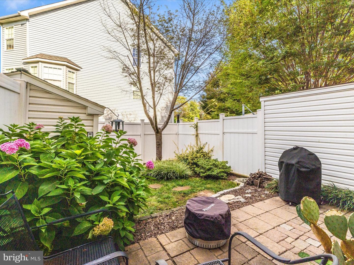 648 Tivoli Road photo 43