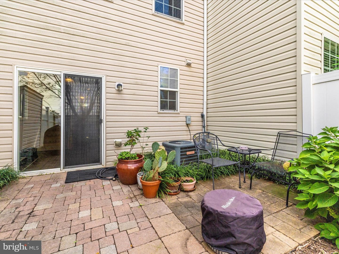 648 Tivoli Road photo 44