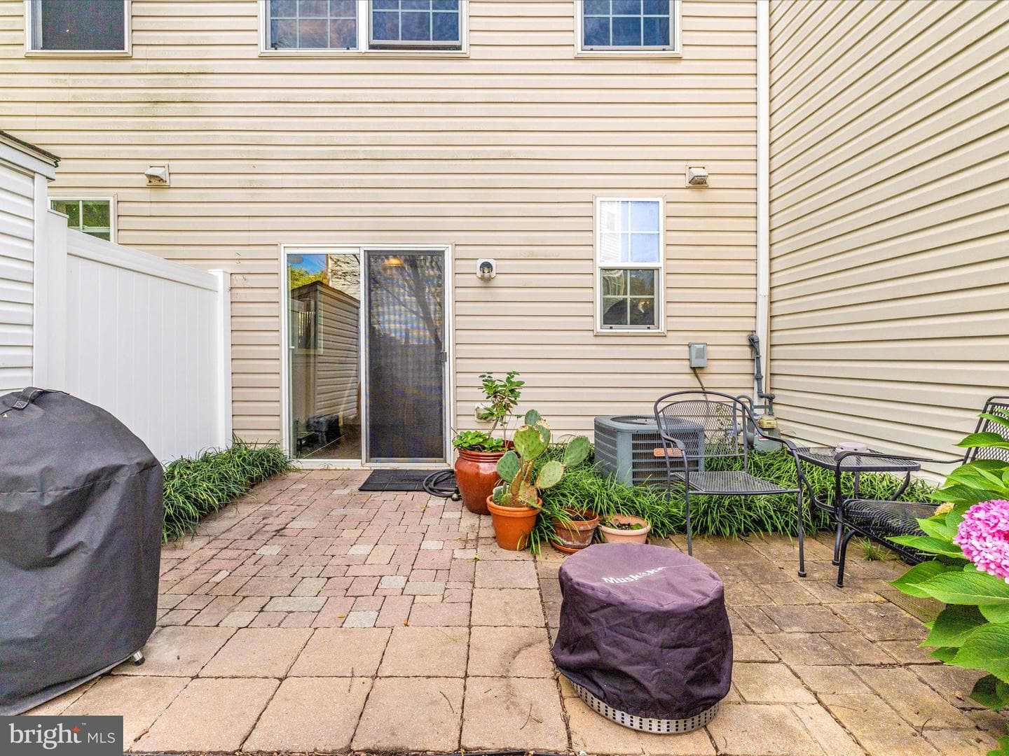 648 Tivoli Road photo 45