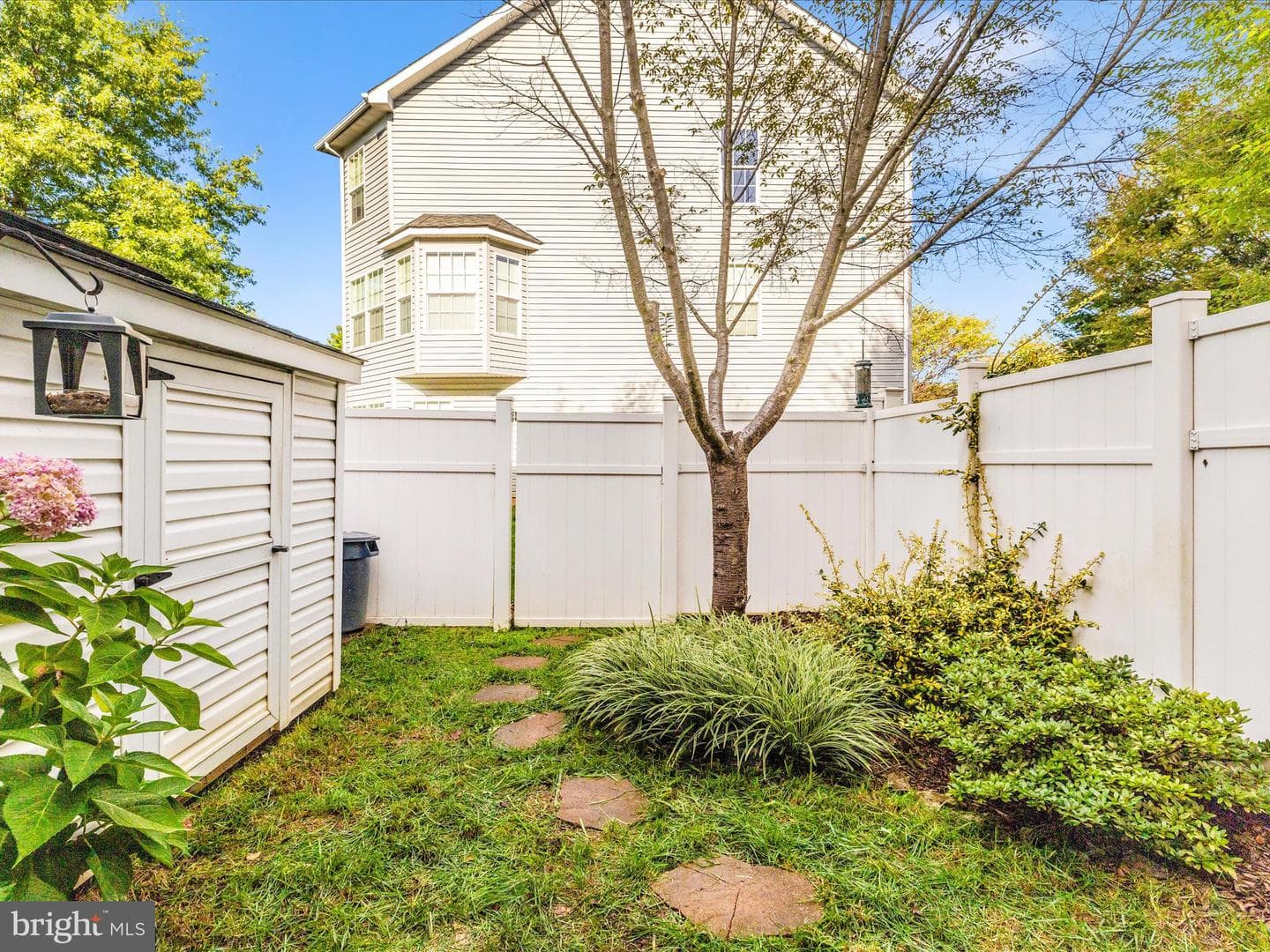 648 Tivoli Road photo 46