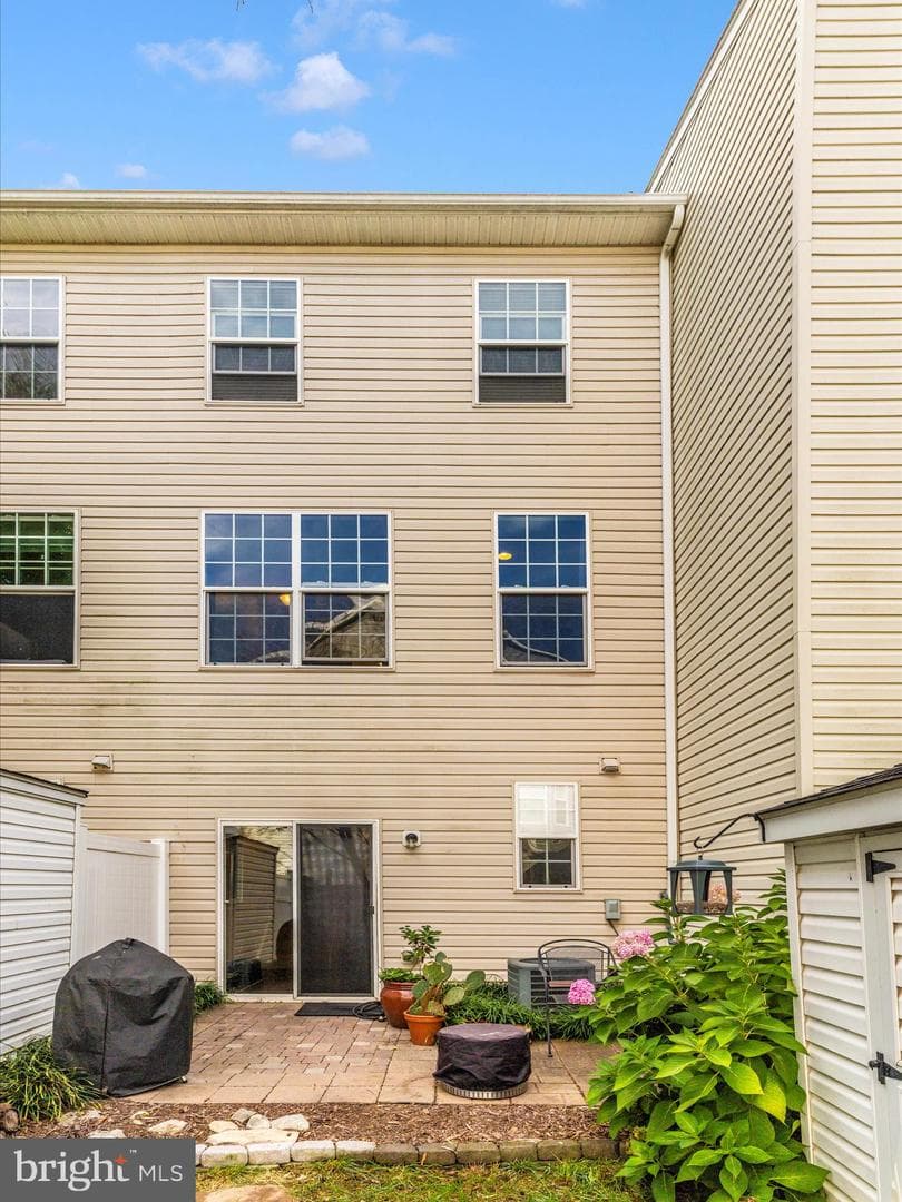 648 Tivoli Road photo 48
