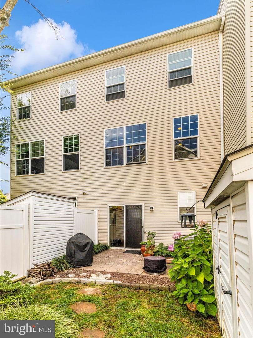 648 Tivoli Road photo 49