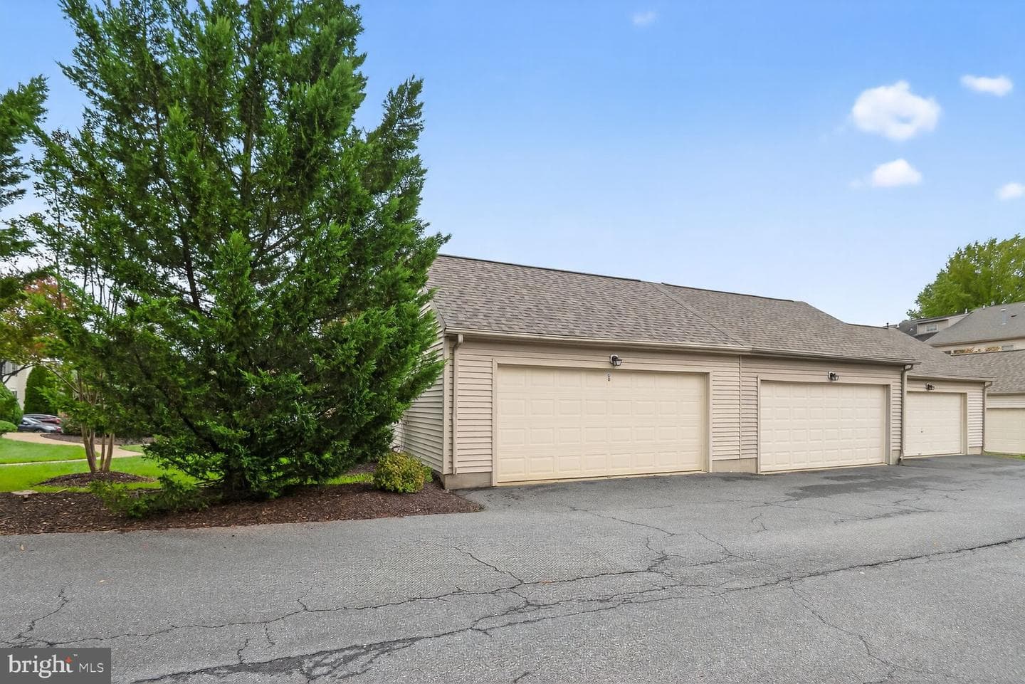 2204 Garden Lane photo 49