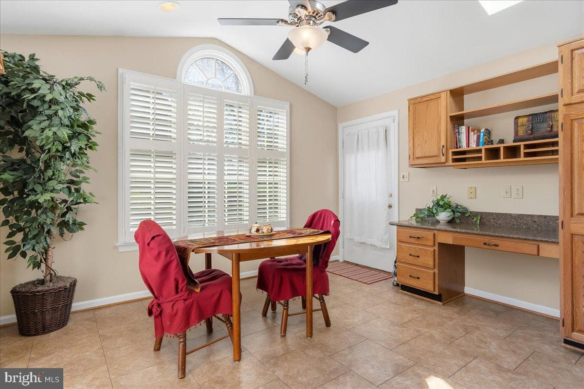 2110 Foxfield photo 22