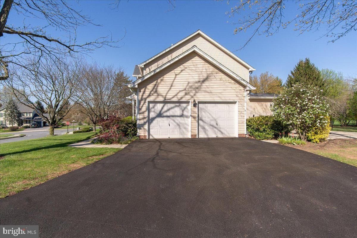 2110 Foxfield photo 5