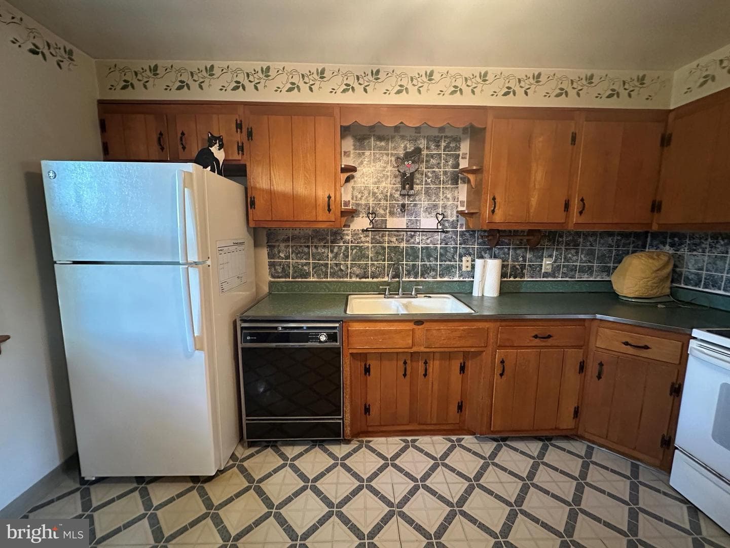 10 Linden Boulevard photo 33