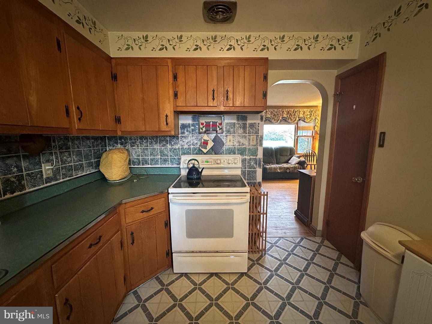 10 Linden Boulevard photo 34