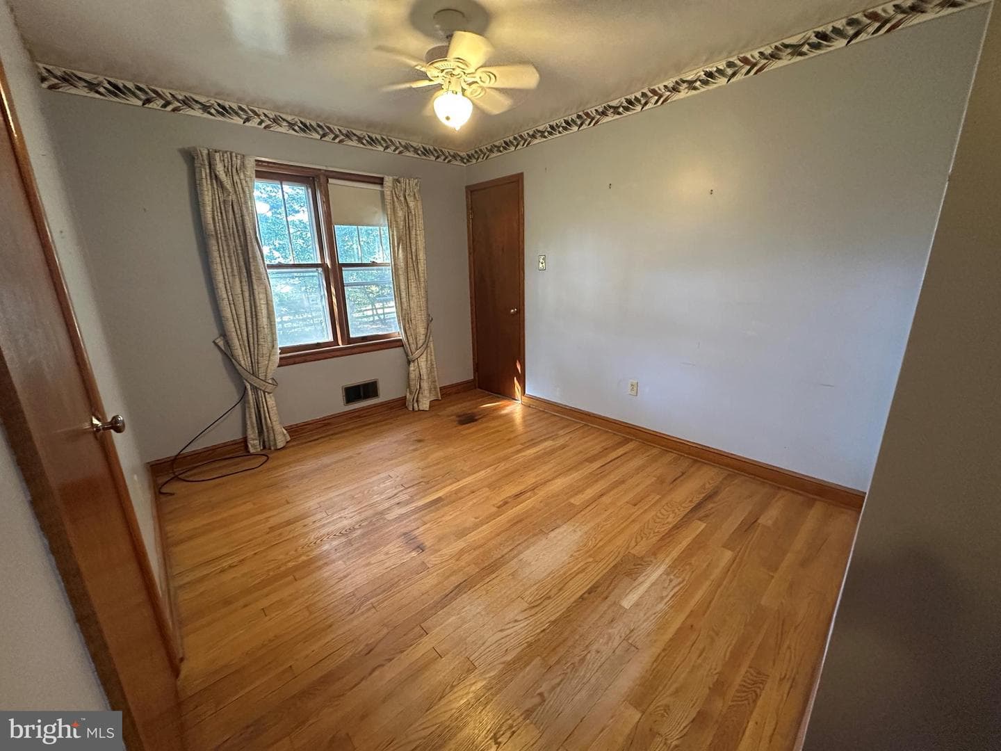 10 Linden Boulevard photo 40