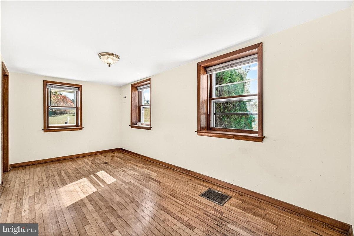 11804 Pleasant Walk Road photo 18