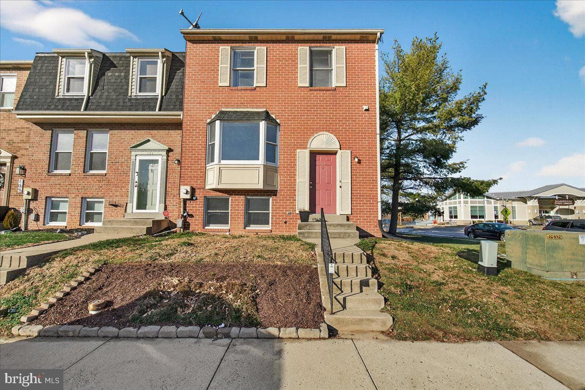 101 Grantham Court photo 1