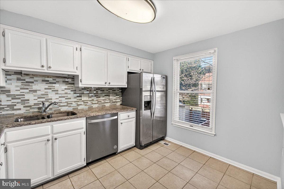 101 Grantham Court photo 12