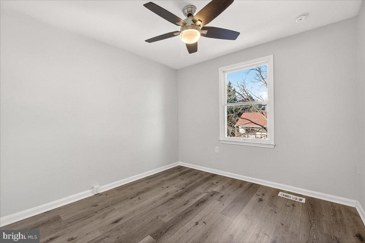 101 Grantham Court photo 26
