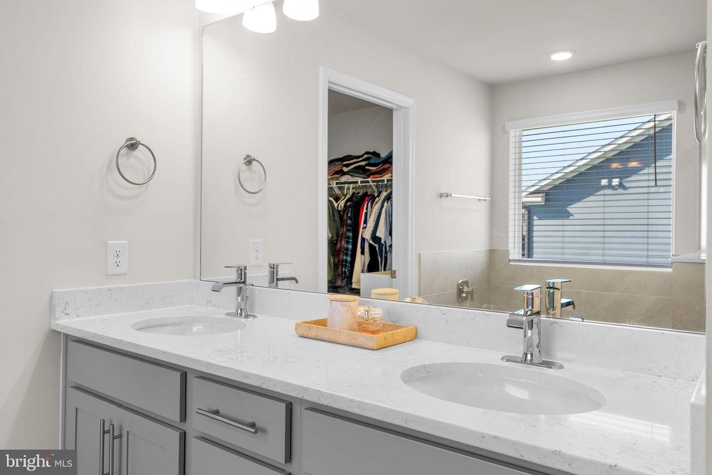 518 Carroll Walk Avenue photo 44