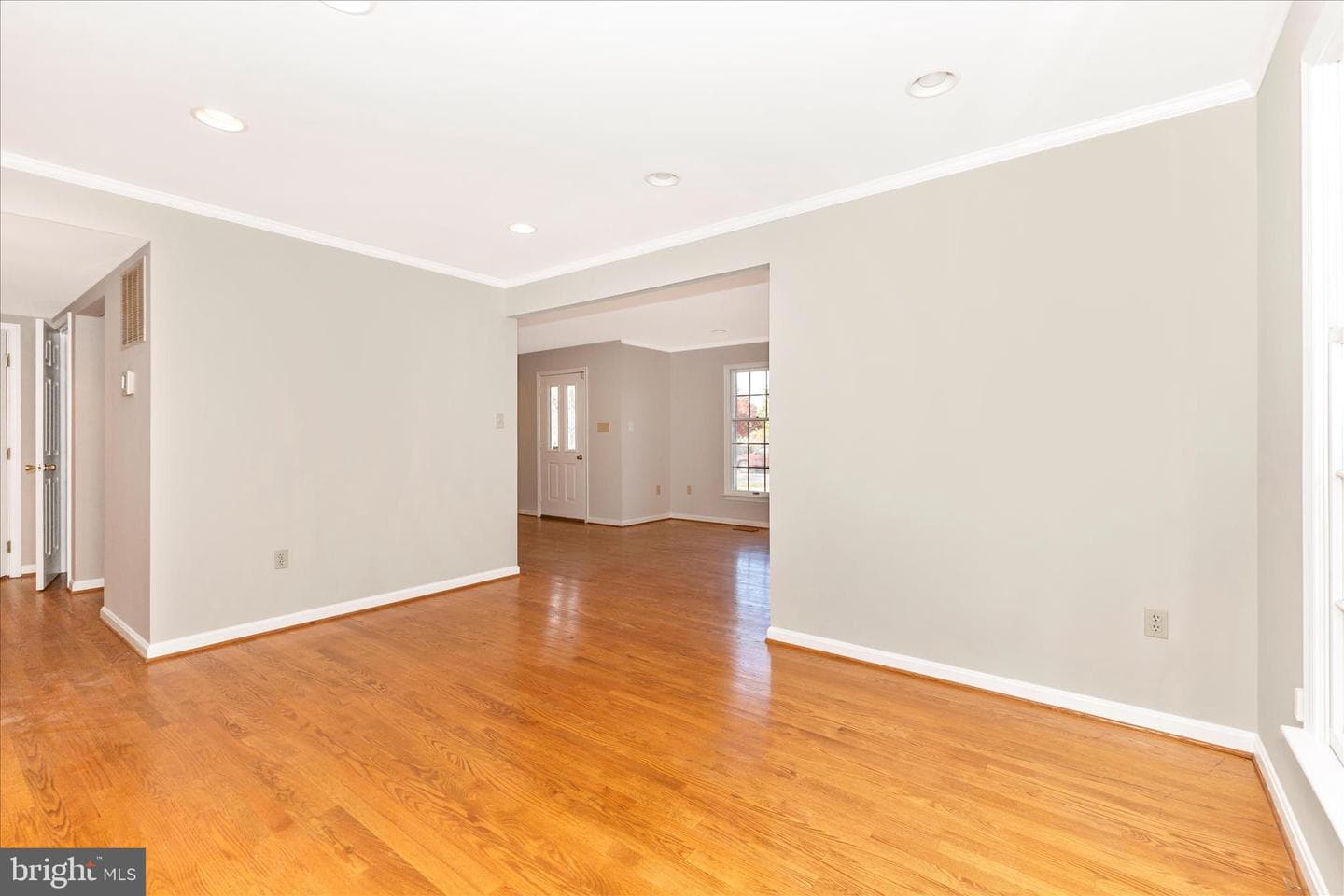 302 Holleybrooke Court photo 8