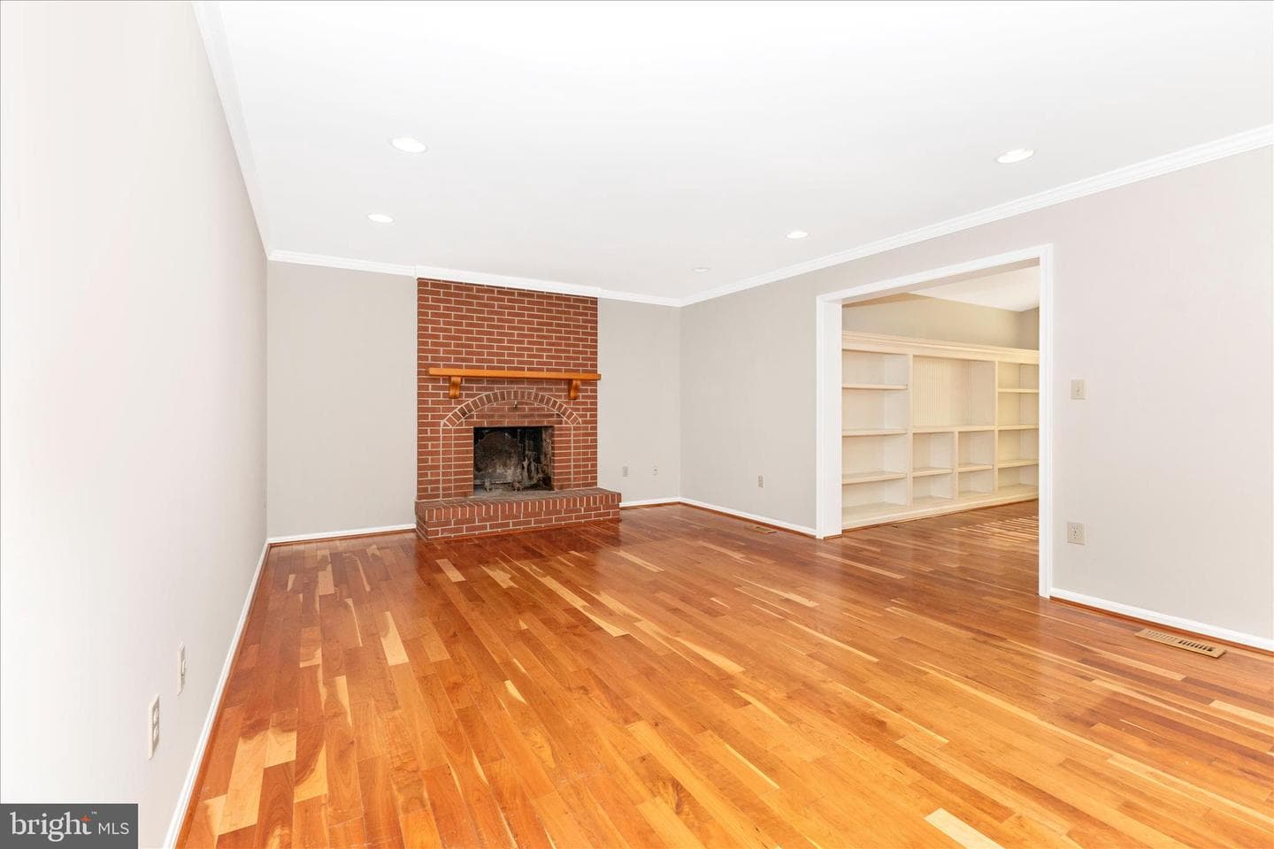 302 Holleybrooke Court photo 9