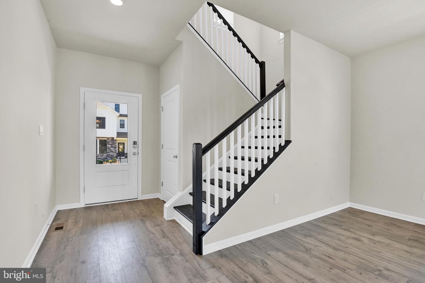 459 Hanson Street photo 3