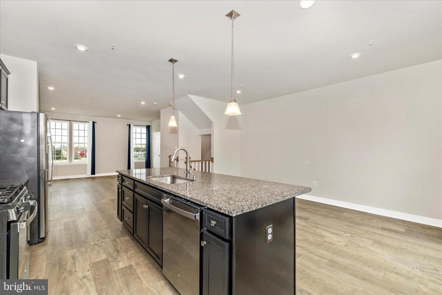 1604 Broadford Park Street photo 18