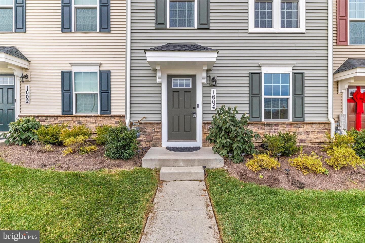 1604 Broadford Park Street photo 2