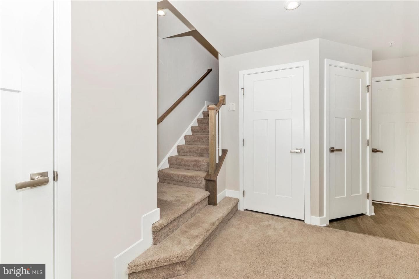 1604 Broadford Park Street photo 4