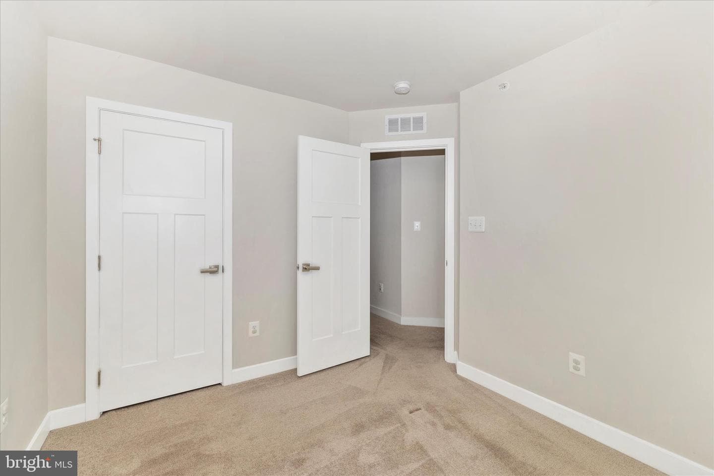 1604 Broadford Park Street photo 40