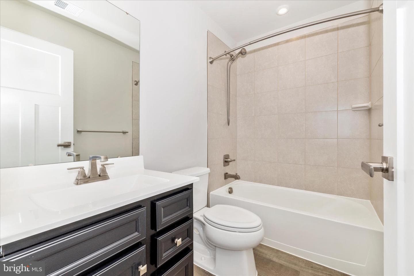1604 Broadford Park Street photo 45